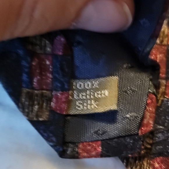 Vintage Erreuno Tie 3 3/4"x57" 100% Italian Silk - Picture 4 of 5